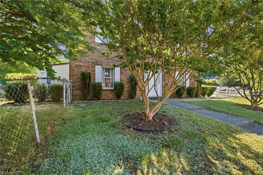 5622 Fanshaw CT