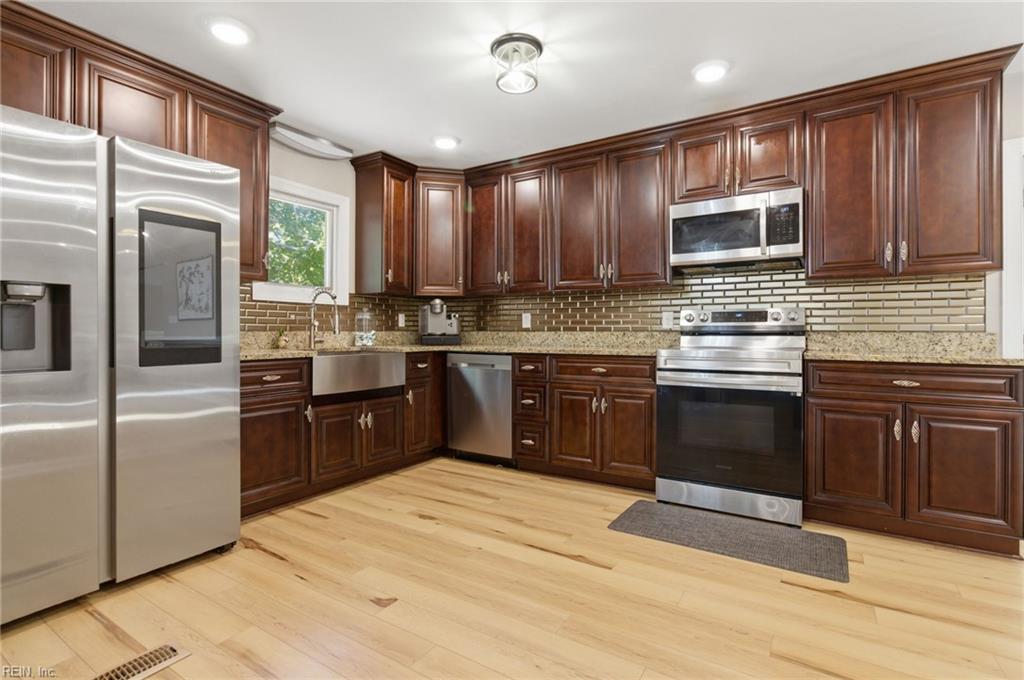 1520 Carson CRES E