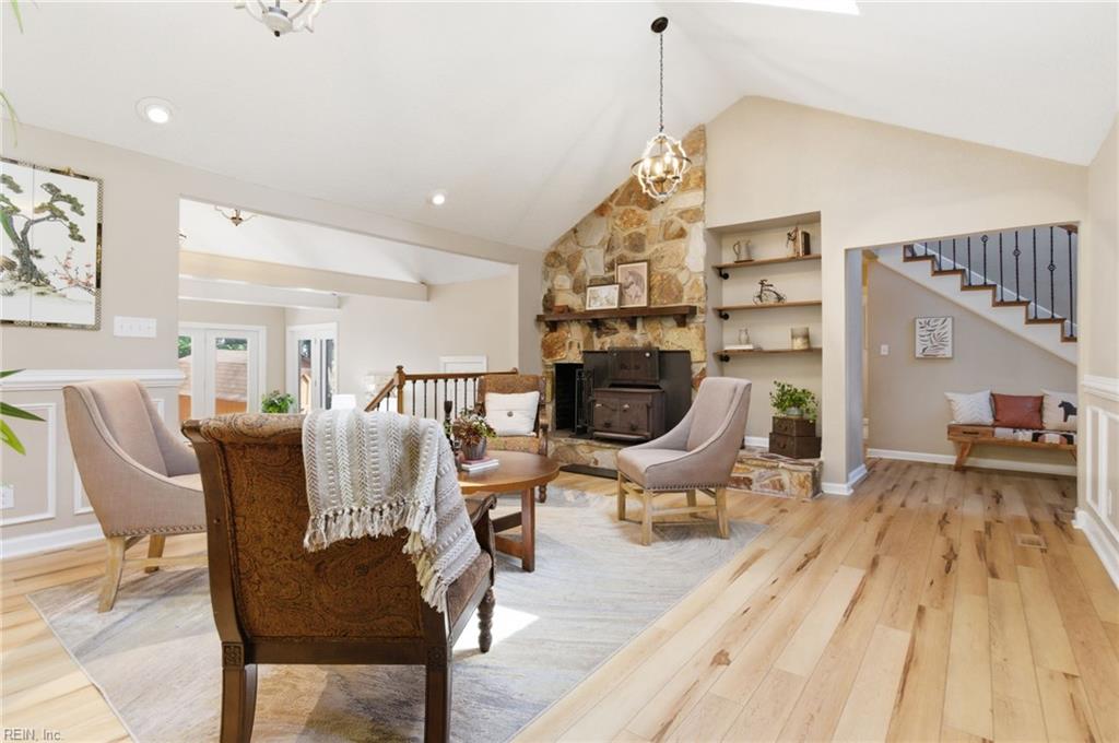 1520 Carson CRES E