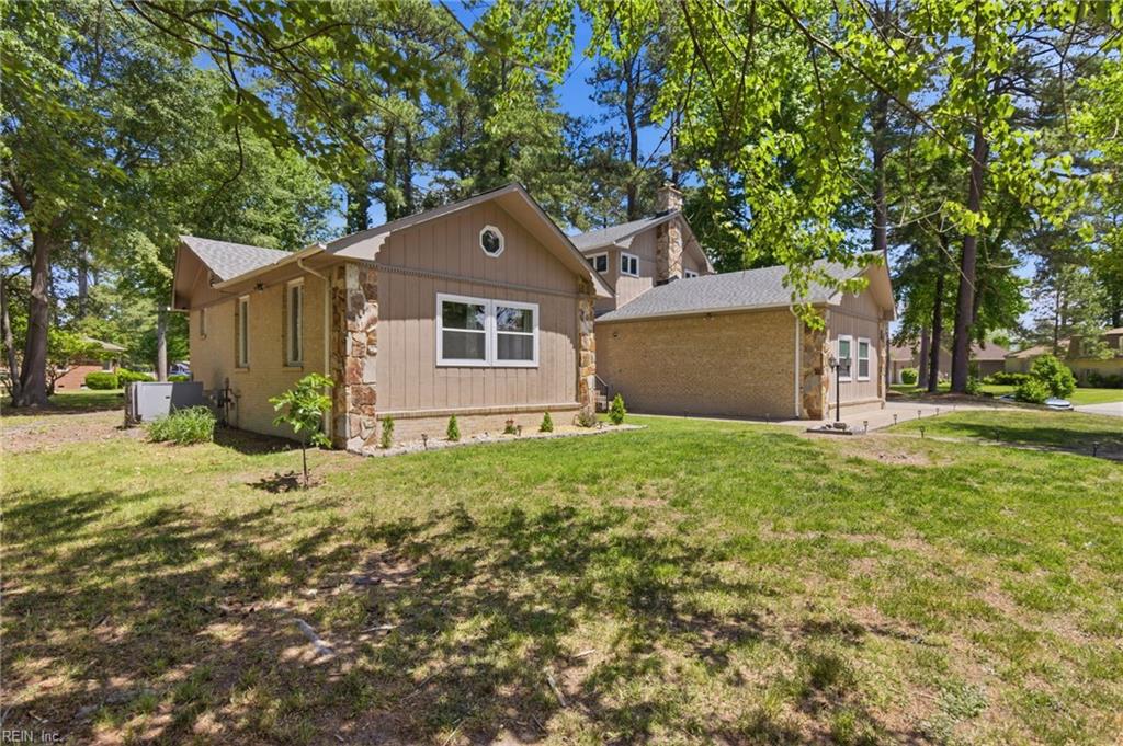 1520 Carson CRES E