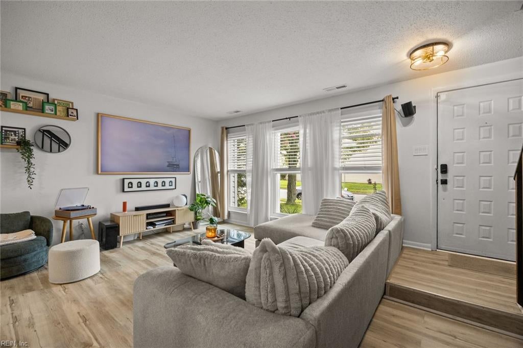 3636 Chimney Creek DR