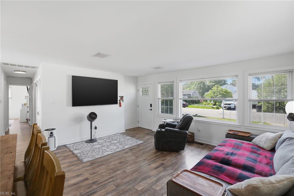 1625 Dearborn DR