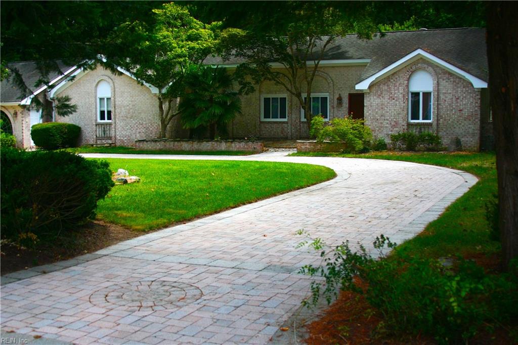 1413 W Little Neck RD