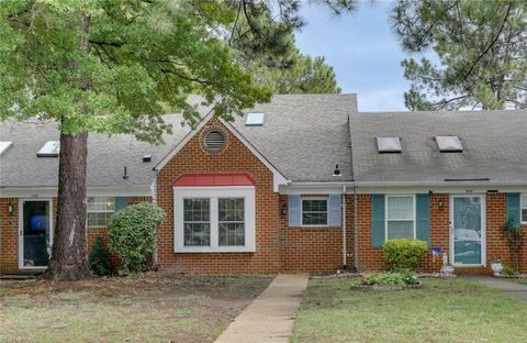 446 Hollomon DR Hampton VA 23666