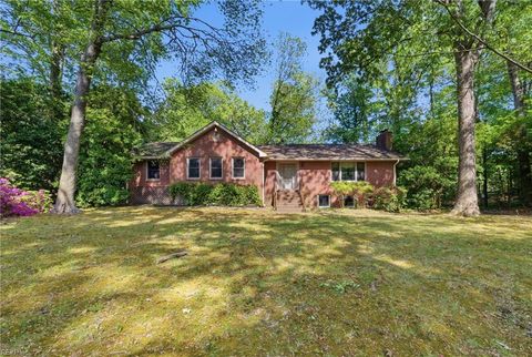 656 Pinetree DR Virginia Beach VA 23452