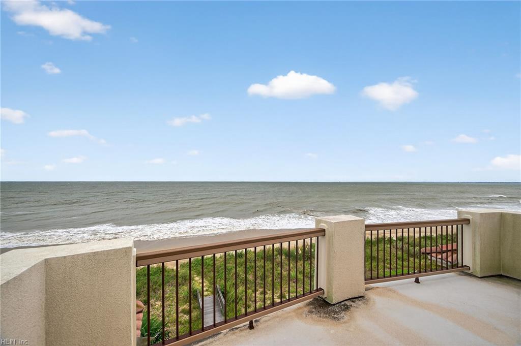 42 Bay Front PL