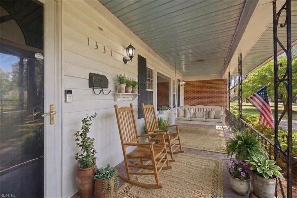 1331 Augusta AVE