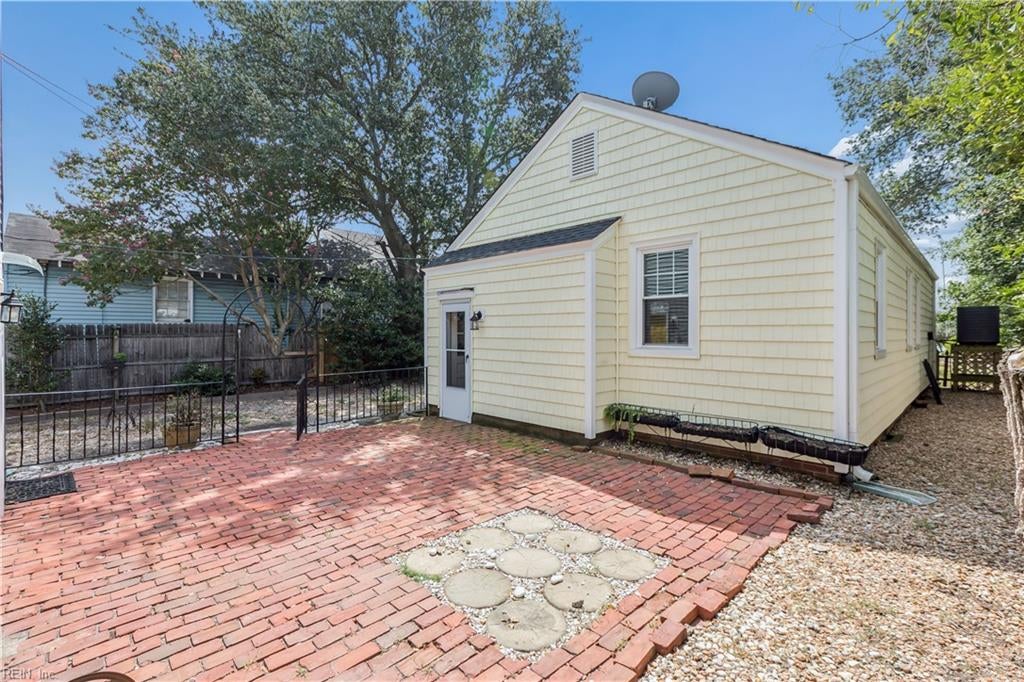 937 Little Bay AVE