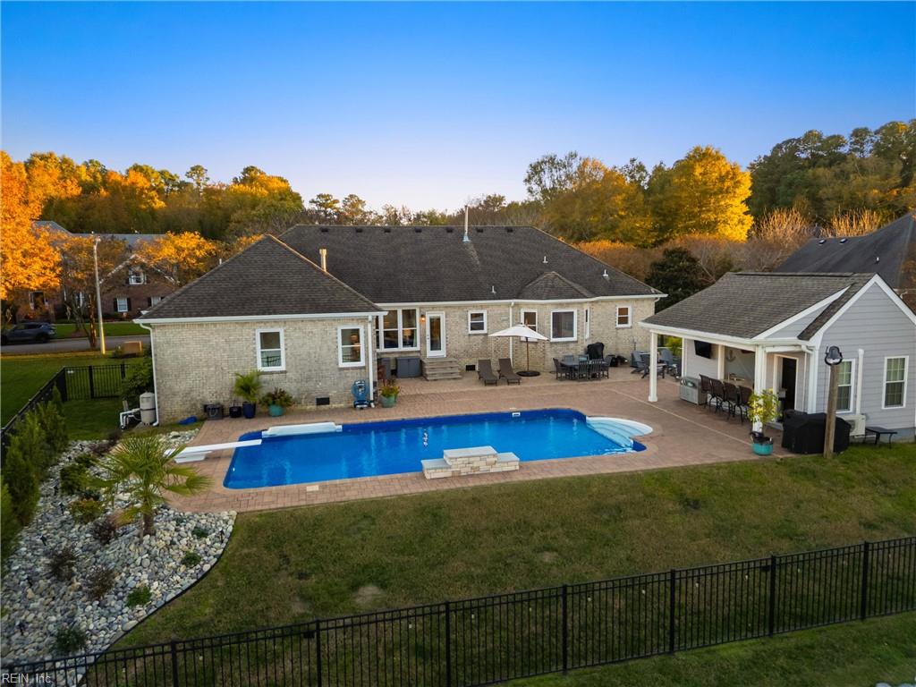 2525 Lower Greens PL