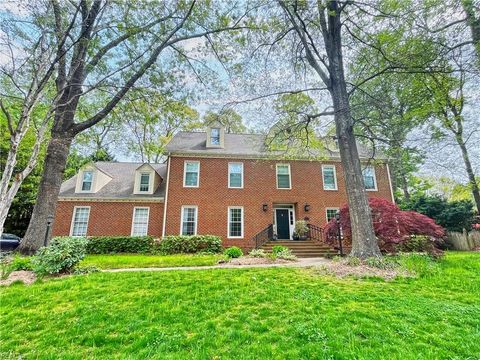 1004 Downshire CHSE Virginia Beach VA 23452