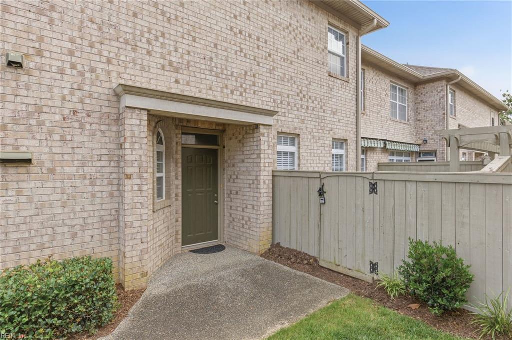 1115 Chancellor Walk CT
