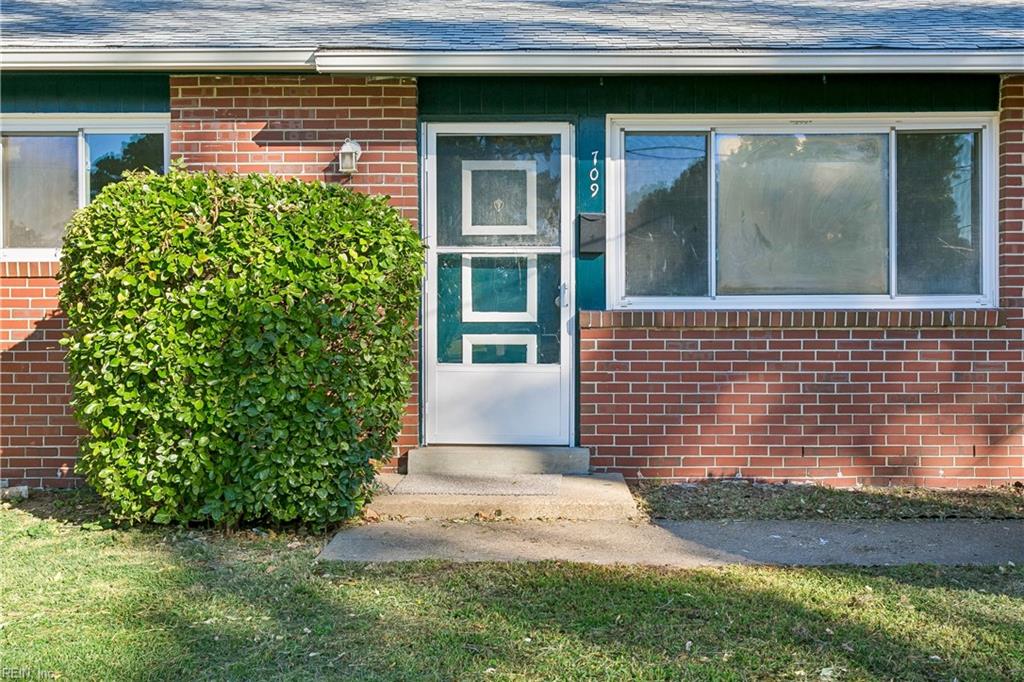709 Houston AVE