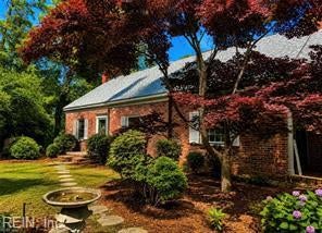 1360 Little Neck RD