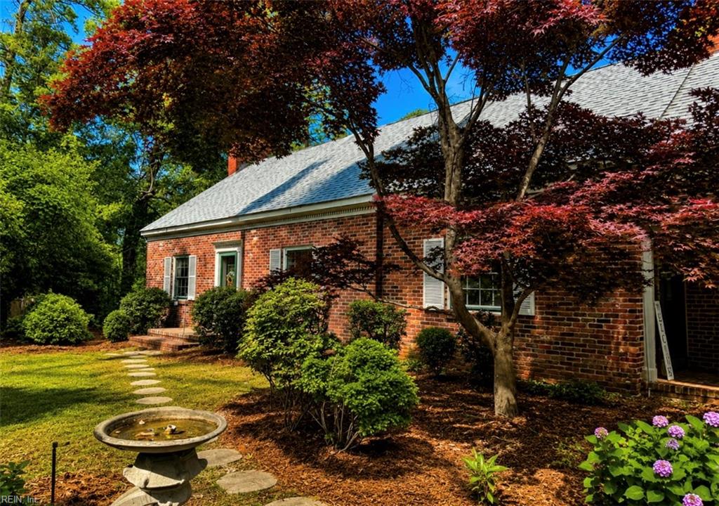 1360 Little Neck RD