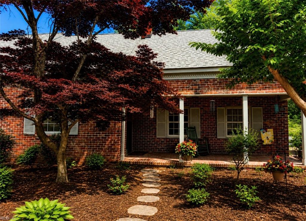 1360 Little Neck RD