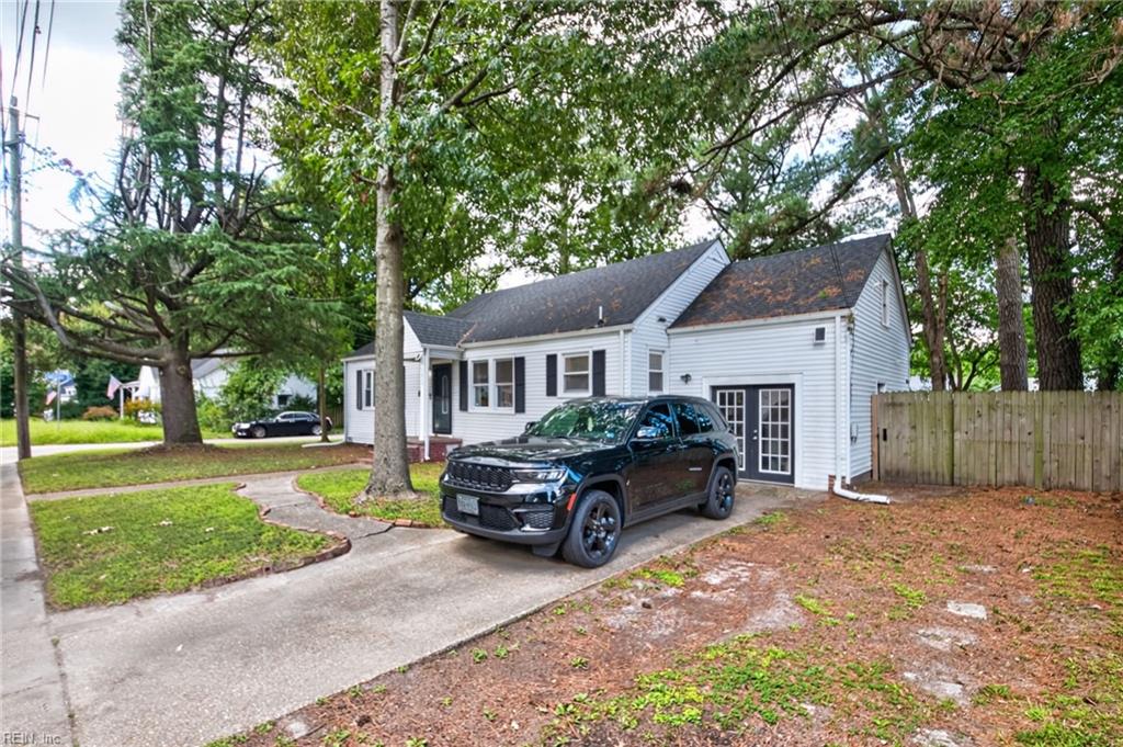 3835 Lenoir CIR