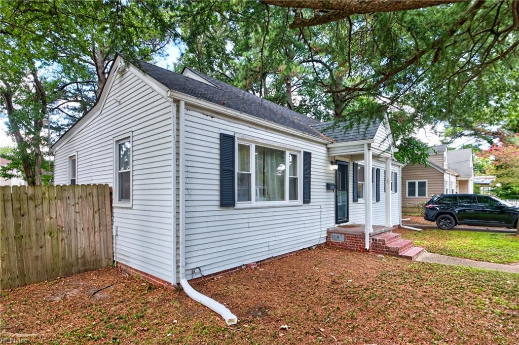 3835 Lenoir CIR