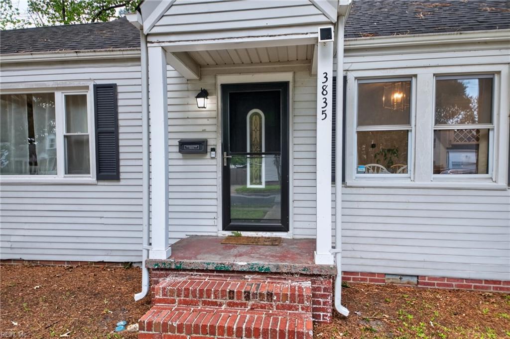 3835 Lenoir CIR