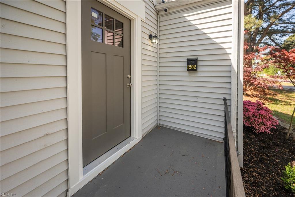 1202 Portlock RD