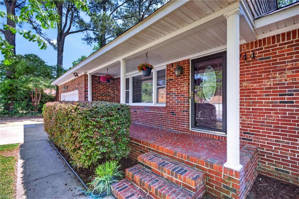 744 Avalon AVE