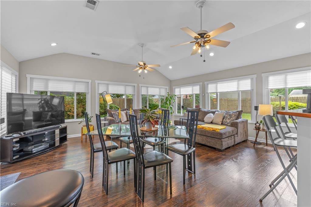 3832 Honeytree LN