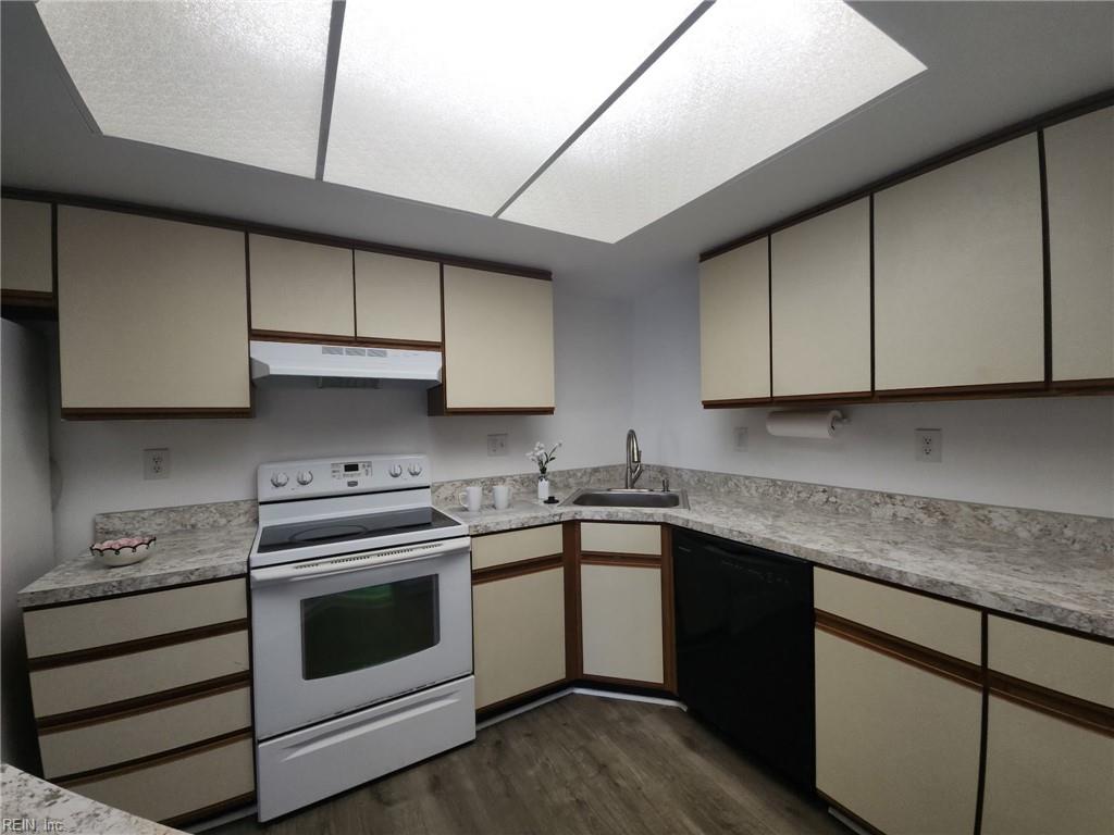 1605 Stone Moss RCH B