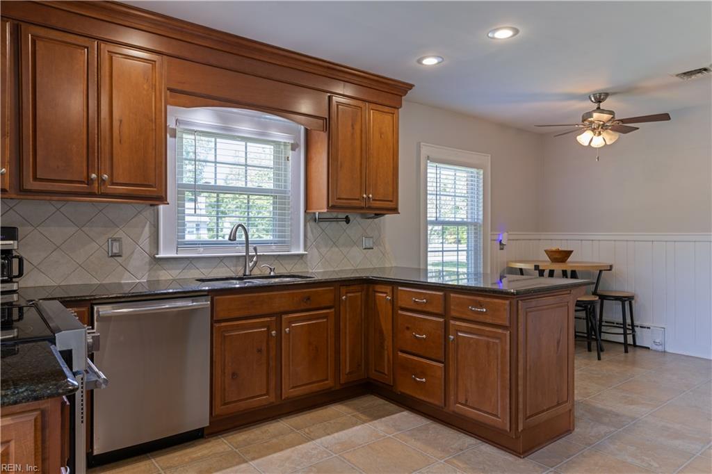 305 Robinhood RD