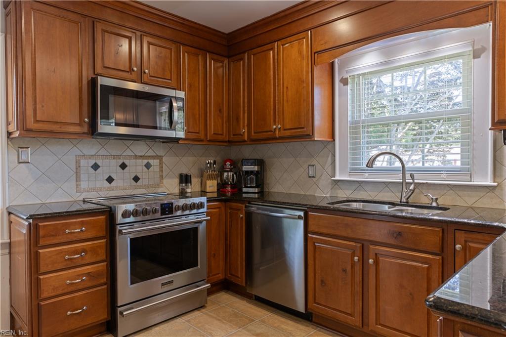 305 Robinhood RD