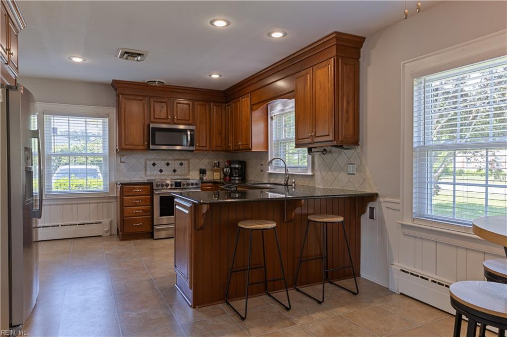 305 Robinhood RD