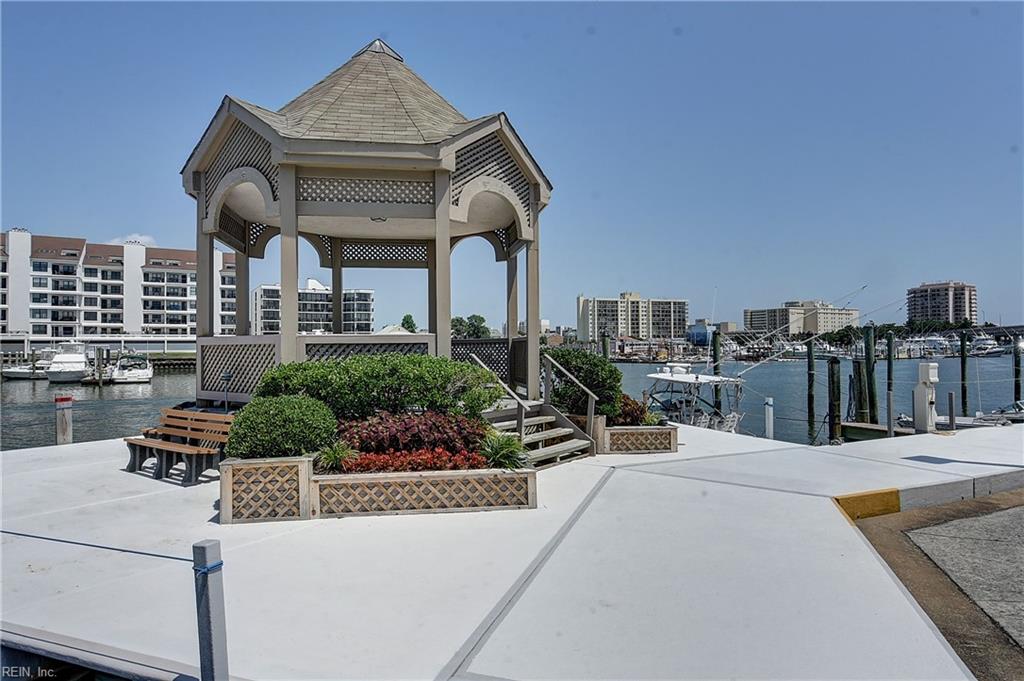 407 Harbour Pt PL 306