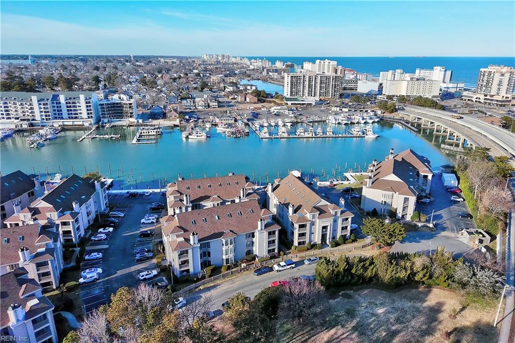 407 Harbour Pt PL 306