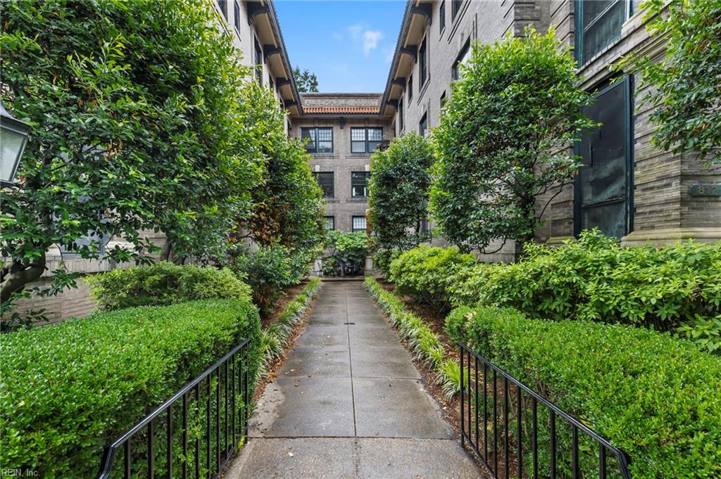 812 Stockley GDNS 12