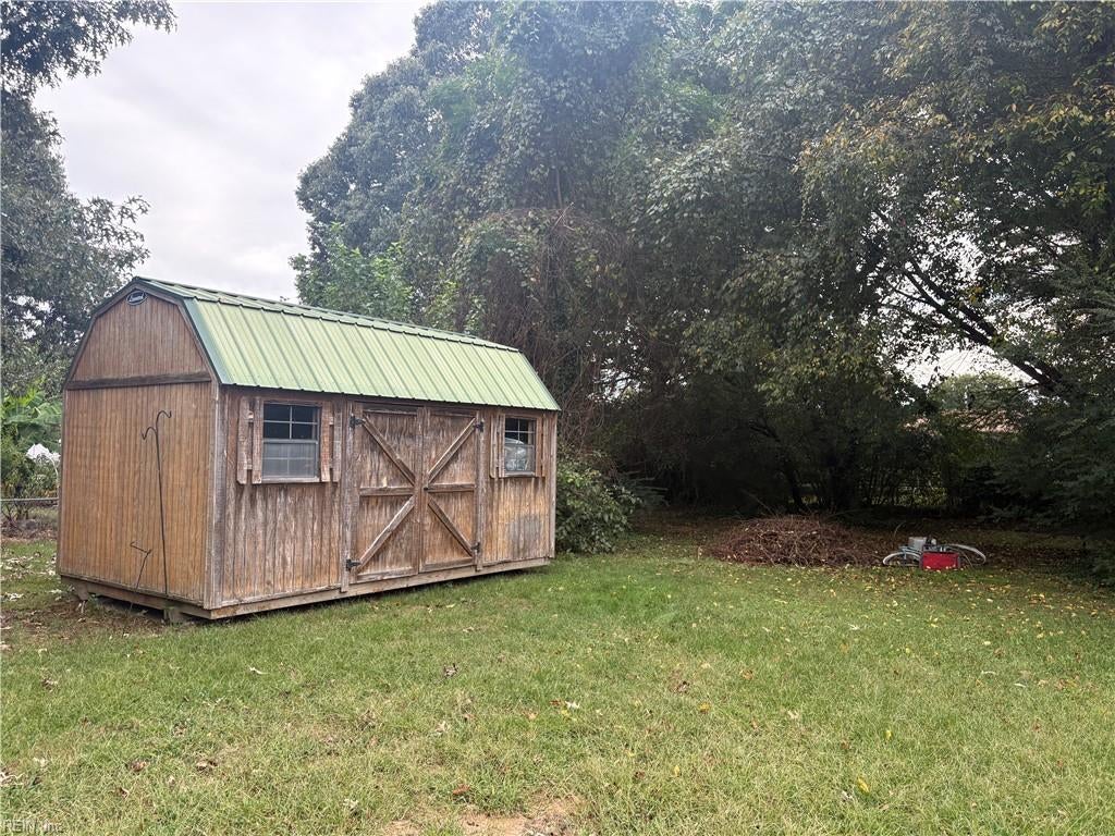 32 Dwight RD