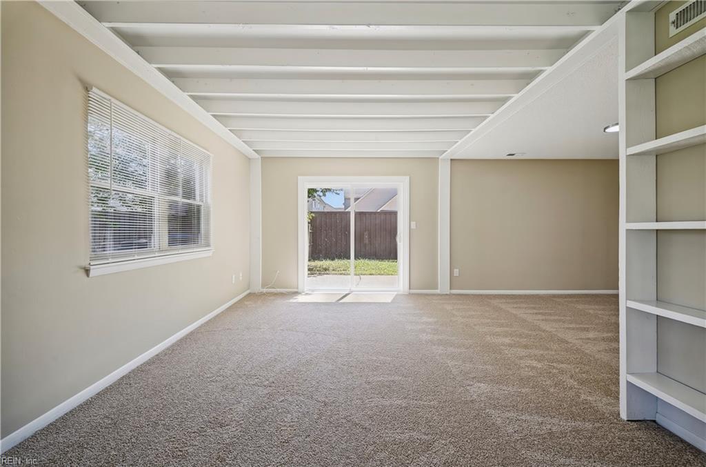 900 Maplehurst CT