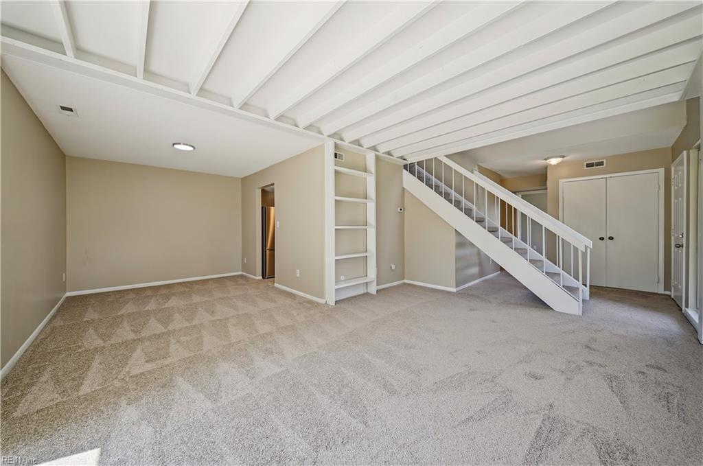 900 Maplehurst CT