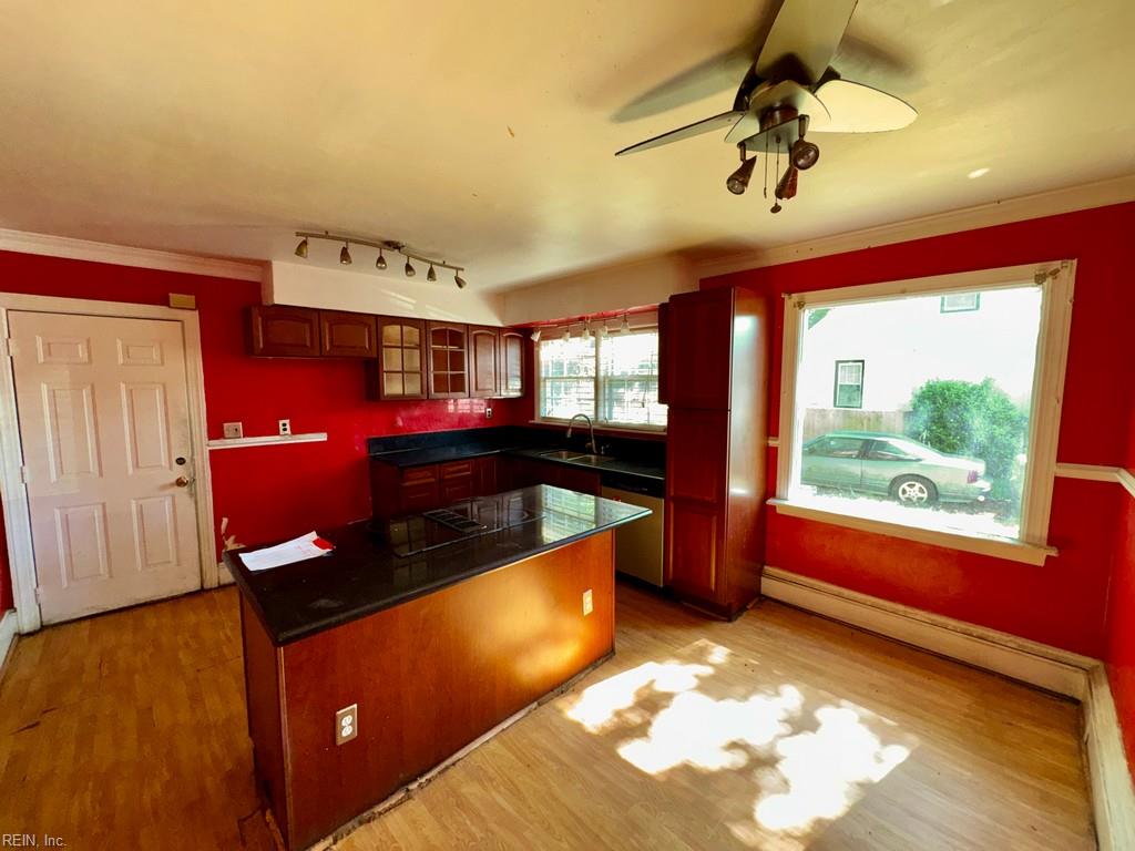 2910 Woodland AVE