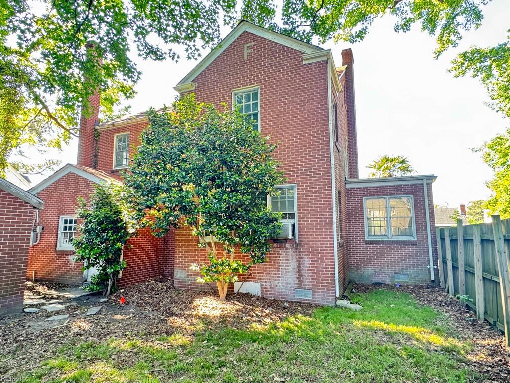 2910 Woodland AVE