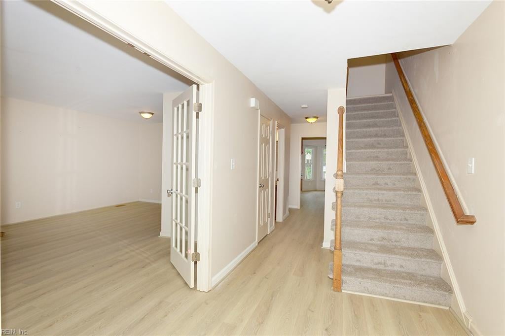 43 W Wainwright DR