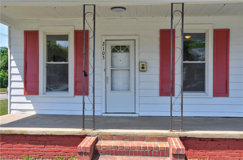 2103 Roanoke AVE