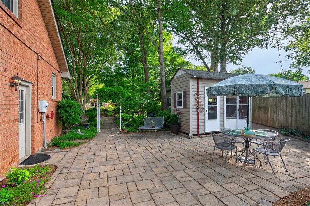 2000 Bay Breeze CT