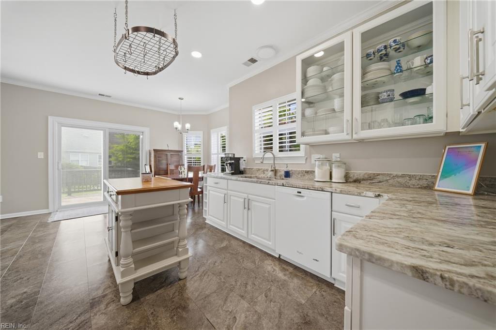 2104 Flowerdew CT