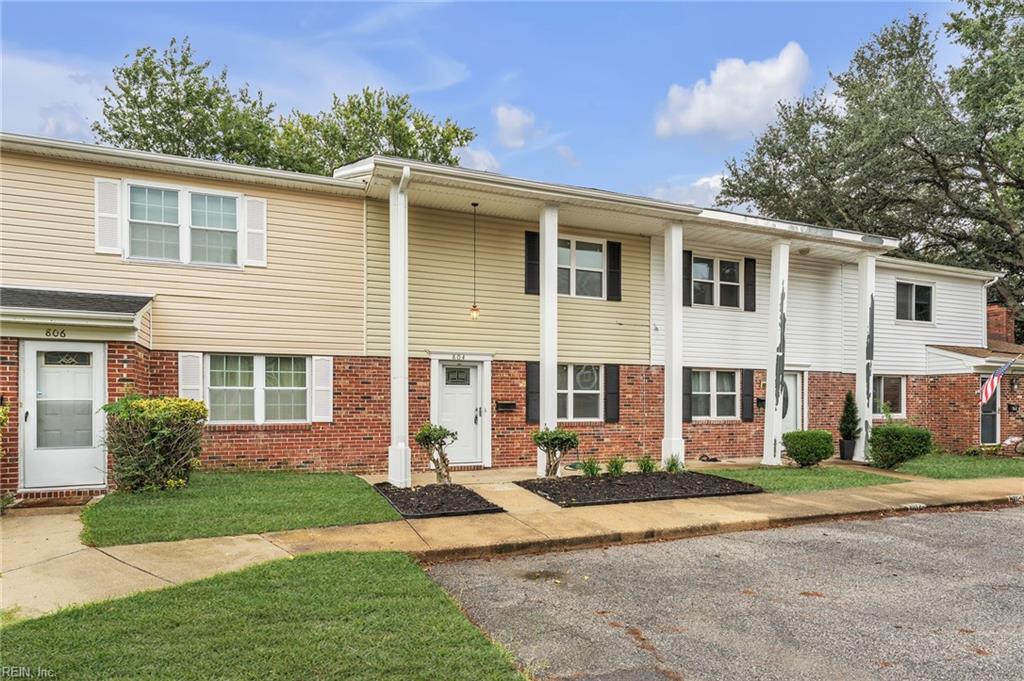 804 S Grosvenor CT