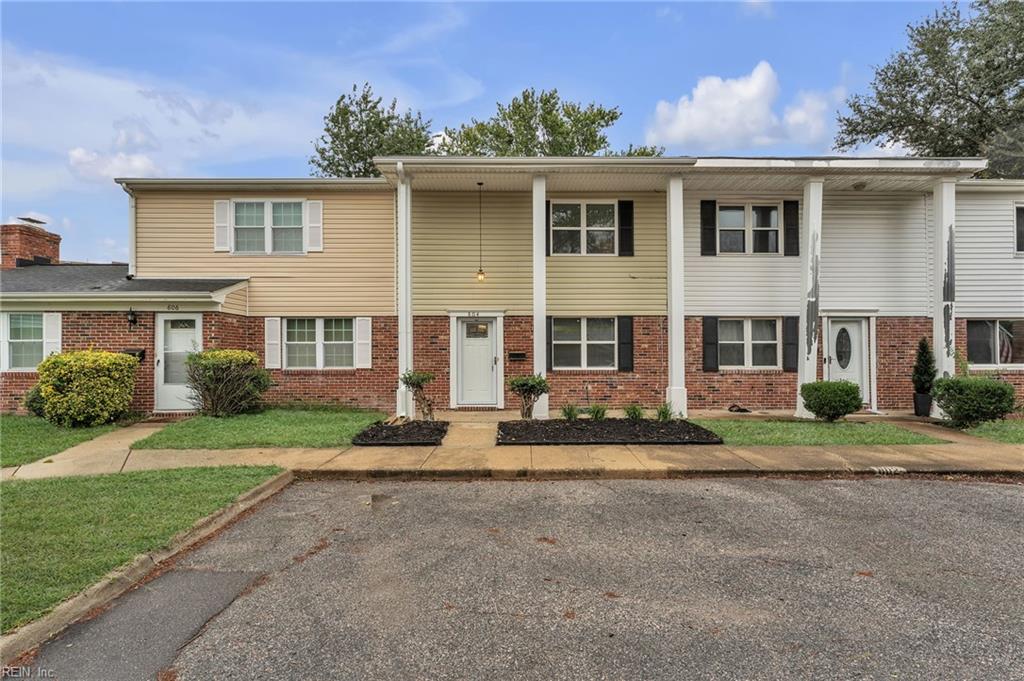 804 S Grosvenor CT