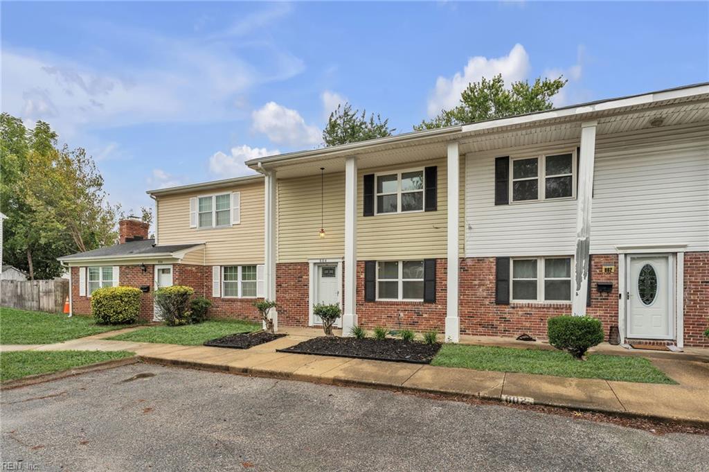 804 S Grosvenor CT