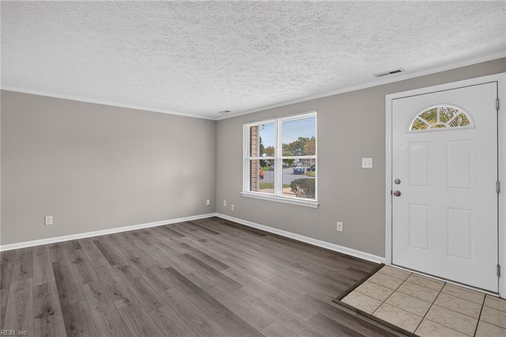 221 Anne DR