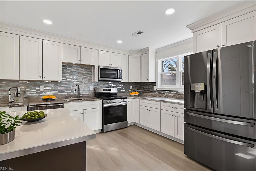 3853 Sherman Oaks AVE