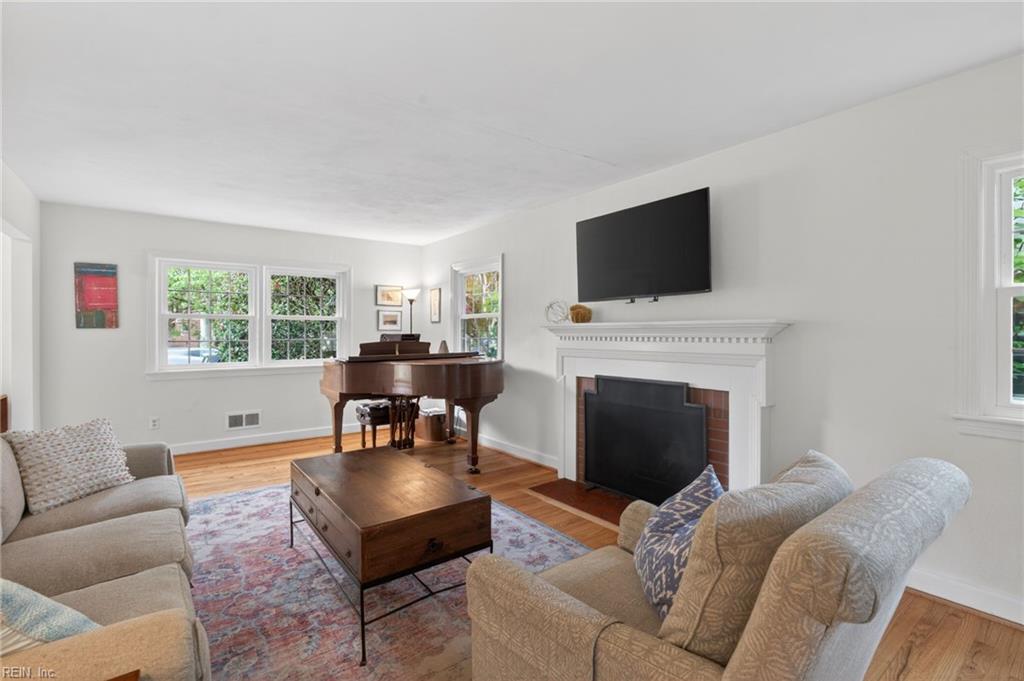 1106 Jamestown CRES