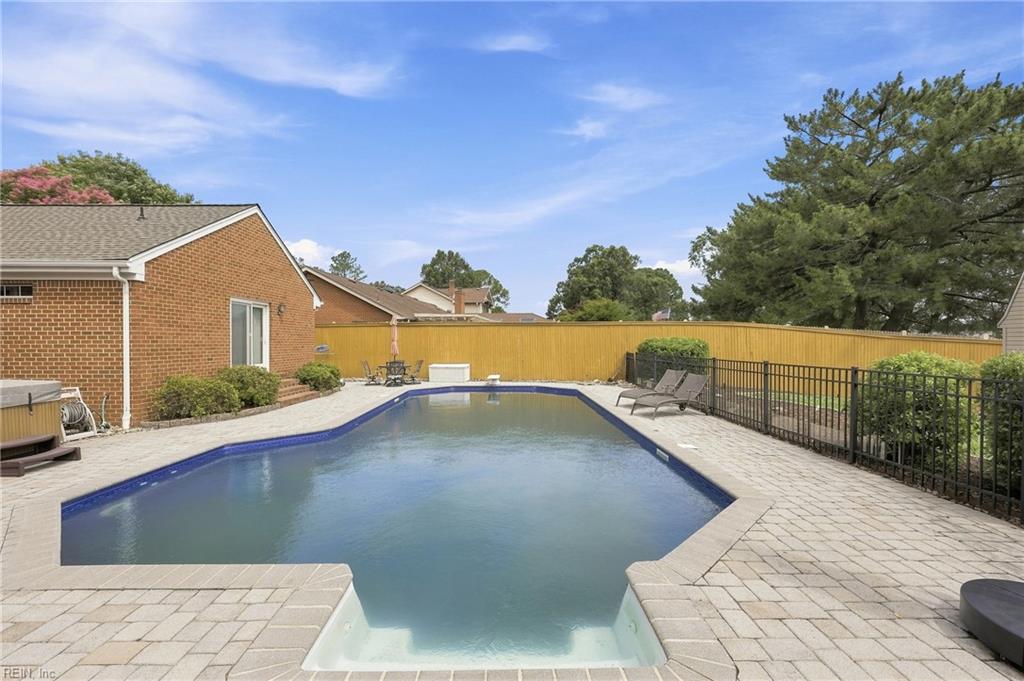 228 Convention DR