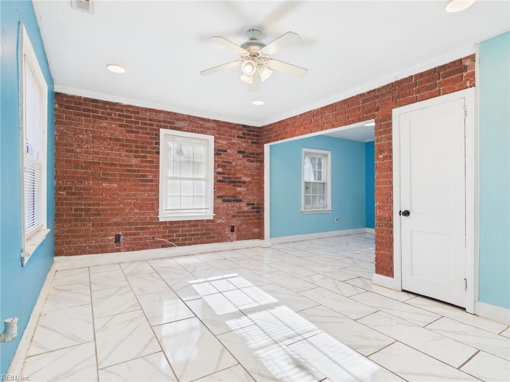 8 Clover ST