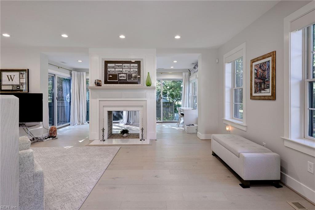 802 Riverside DR